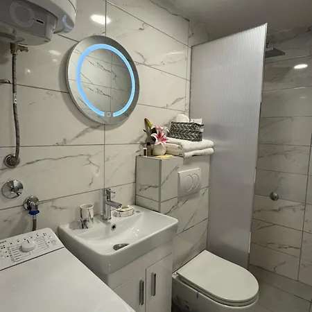 Moon Downtown Apartment 5 Minutes Walk Around Everything Important Sarajevo Exterior photo