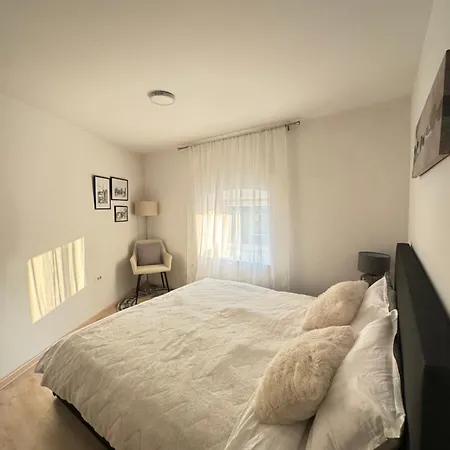Moon Downtown Apartment 5 Minutes Walk Around Everything Important Sarajevo Exterior photo