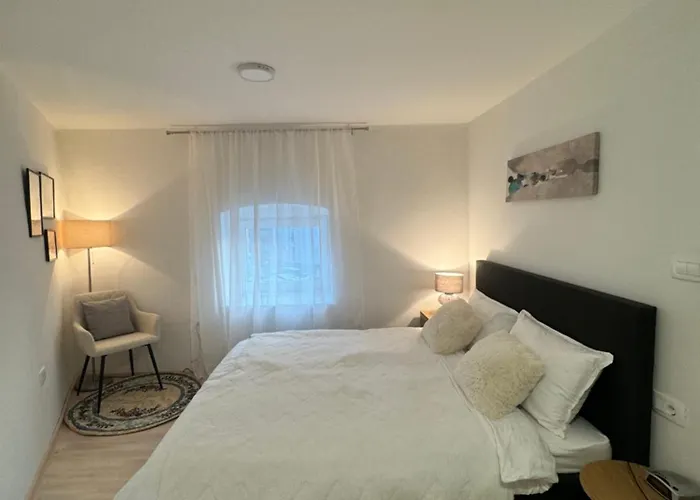 Moon Downtown Apartment 5 Minutes Walk Around Everything Important